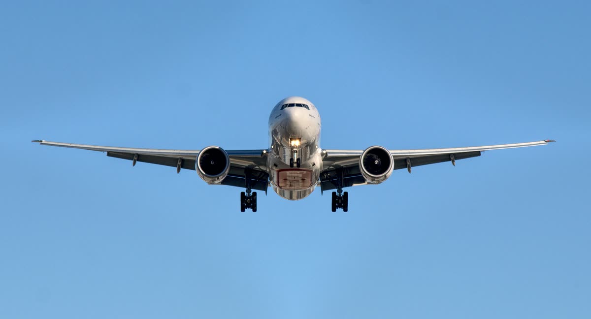 Wide-body aircraft on final approach